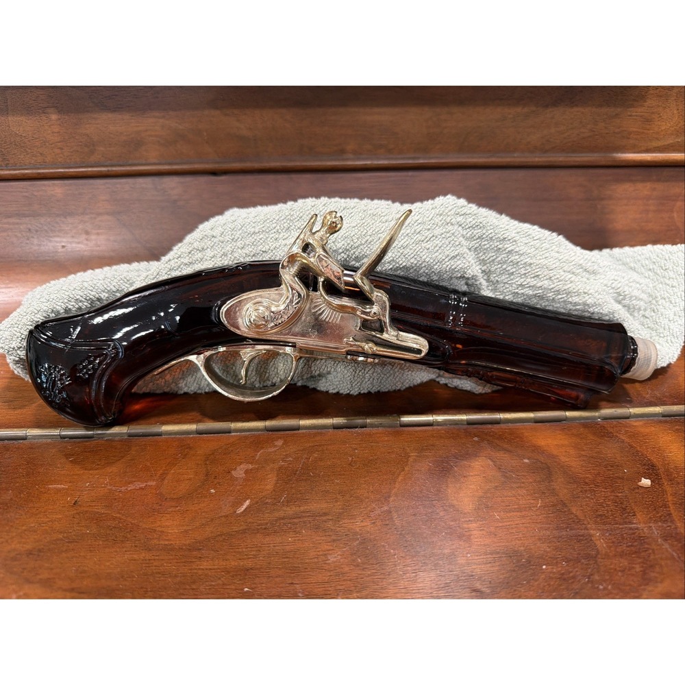 AVON Blunderbuss Pistol 1780 Wild Country After Shave 5.5 oz Full